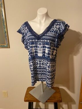 Bobbie Brooks Blue and White V-Neck Printed Blouse